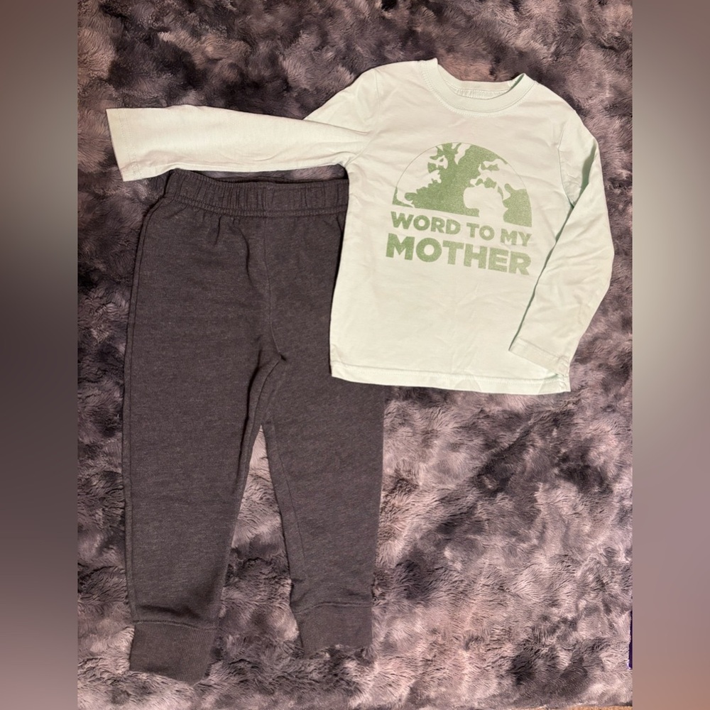 Minty long-sleeved t-shirt and charcoal drawstring sweatpants size 3T